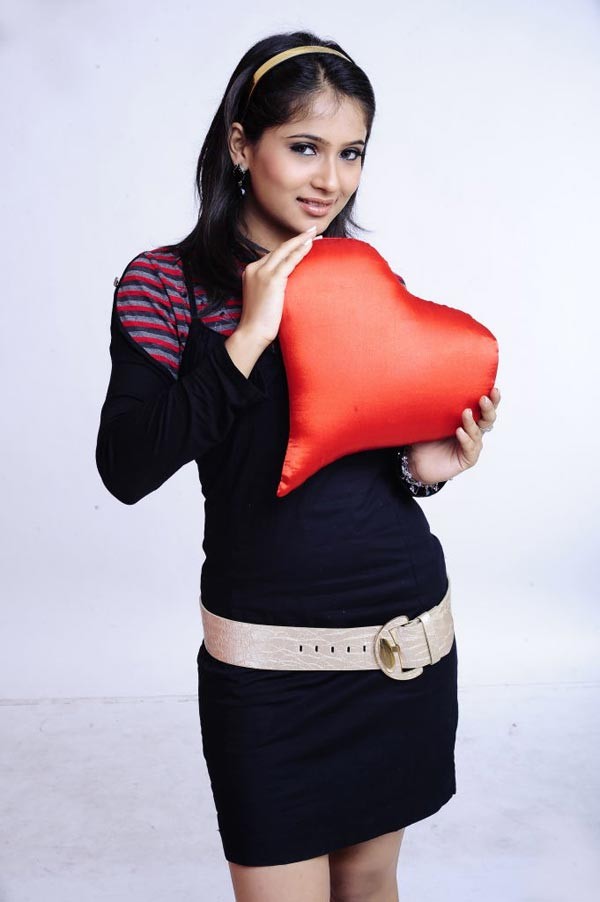 Deepa Actress Photo Gallery - 15 / 28 photos