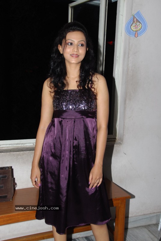 Aakarsha Gallery - 28 / 58 photos