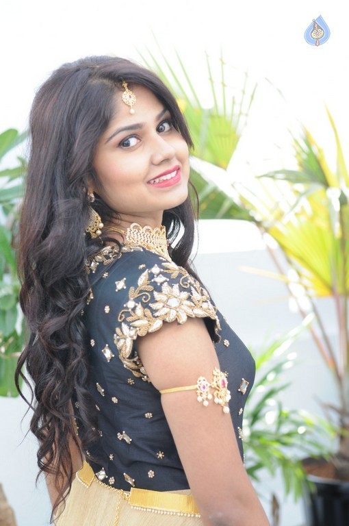 Aanya New Photos - 8 / 20 photos