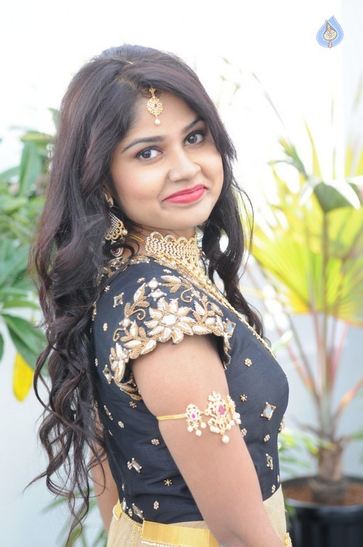 Aanya New Photos - 13 / 20 photos