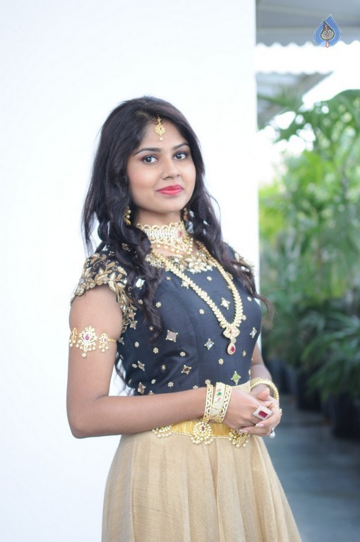 Aanya New Photos - 19 / 20 photos