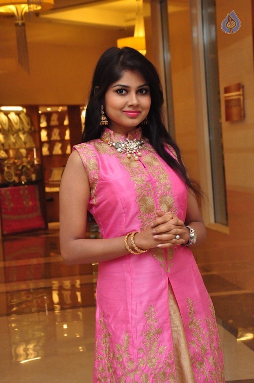 Aanya New Pics - 7 / 19 photos