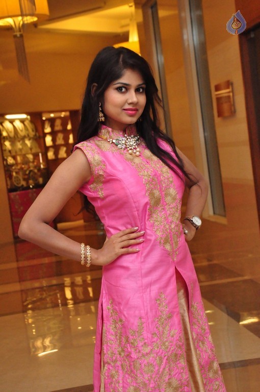 Aanya New Pics - 17 / 19 photos