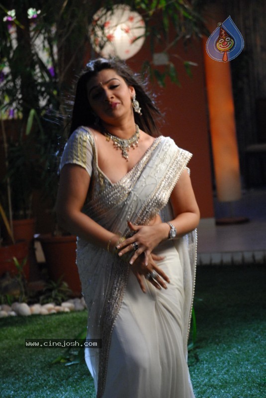 Aarthi Agarwal New Gallery - 71 / 97 photos