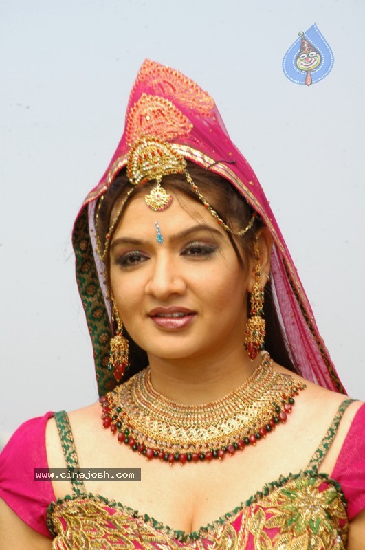 Aarthi Agarwal New Stills - 22 / 65 photos