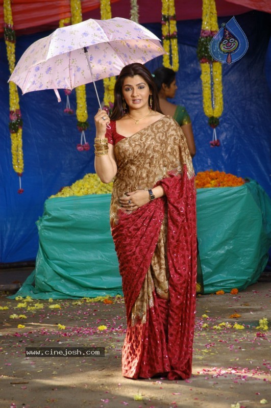 Aarthi Agarwal New Stills - 60 / 65 photos