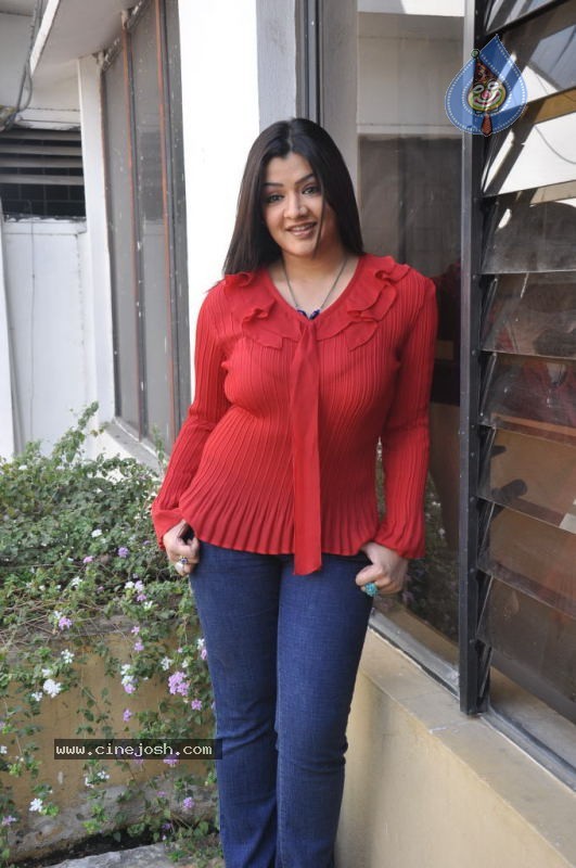 Aarthi Agarwal Photos - 23 / 51 photos