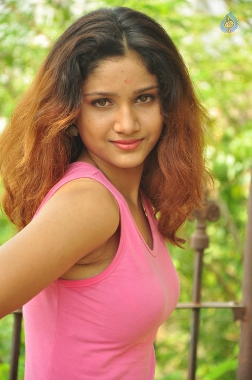 Aarthi New Photos - 24 / 49 photos