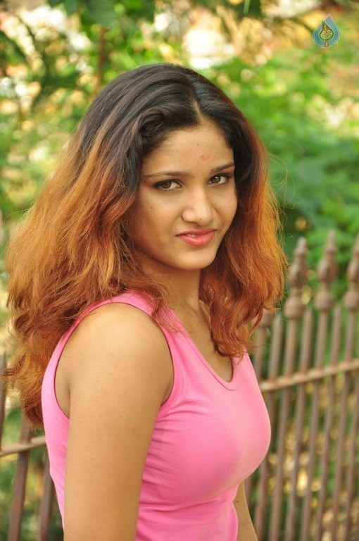 Aarthi New Photos - 37 / 49 photos