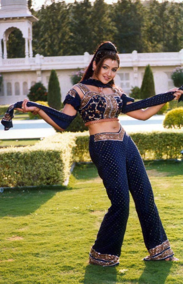 Aarthi Agarwal - 39 / 48 photos