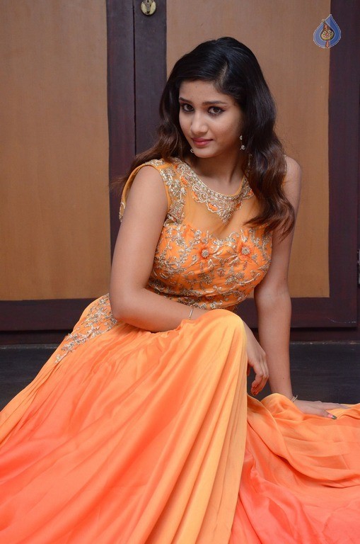 Aarti New Stills - 5 / 42 photos