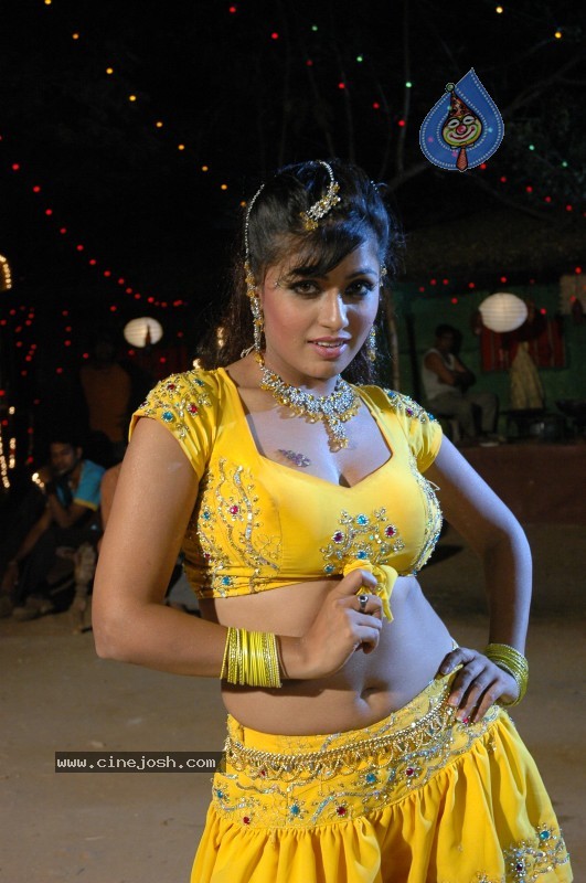 Aarti Puri Spicy Stills - 136 / 215 photos