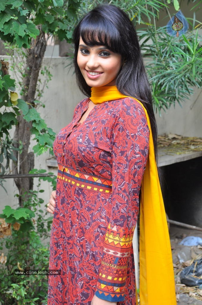 Aarushi Latest Stills - 30 / 89 photos