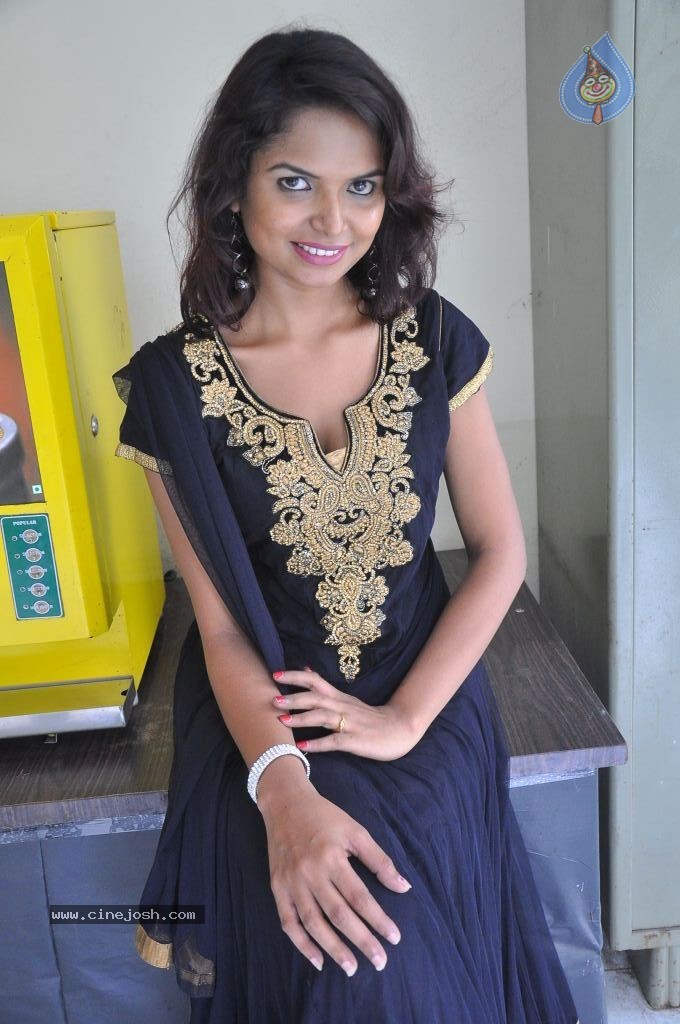 Aasha Stills - 34 / 57 photos