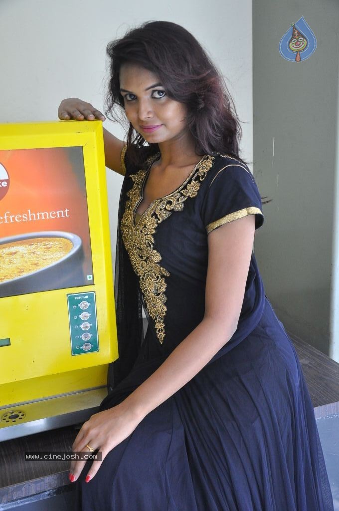 Aasha Stills - 50 / 57 photos