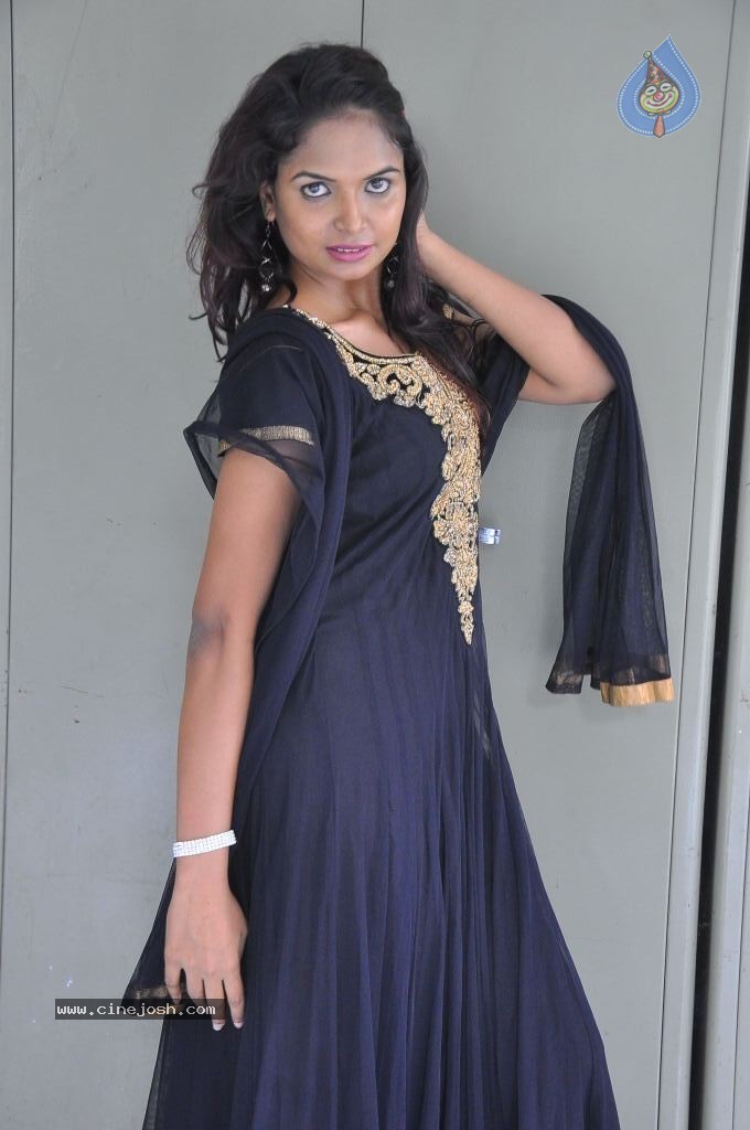 Aasha Stills - 56 / 57 photos