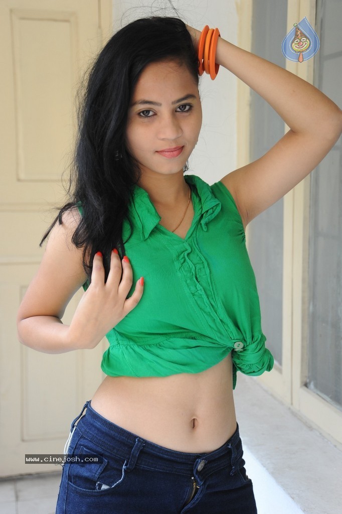 Aasha Hot Stills - 53 / 62 photos