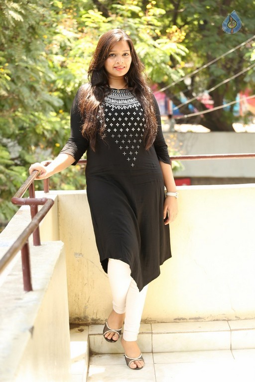 Abhinaya New Gallery - 6 / 27 photos