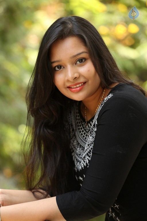 Abhinaya New Gallery - 7 / 27 photos