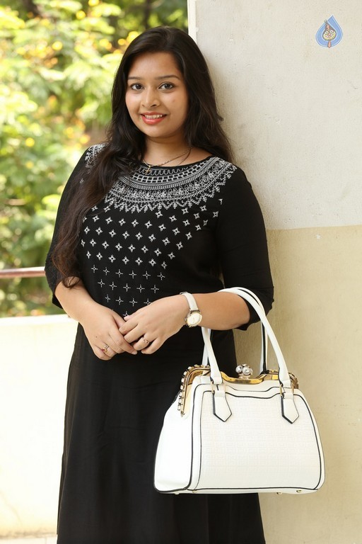 Abhinaya New Gallery - 15 / 27 photos