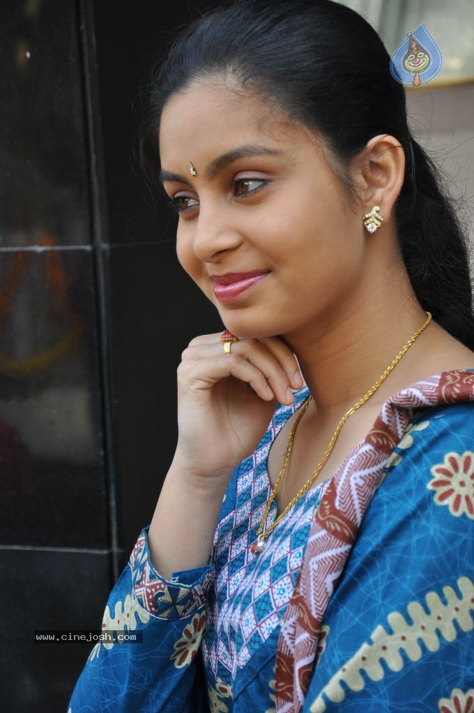 Abhinaya Stills - 5 / 38 photos