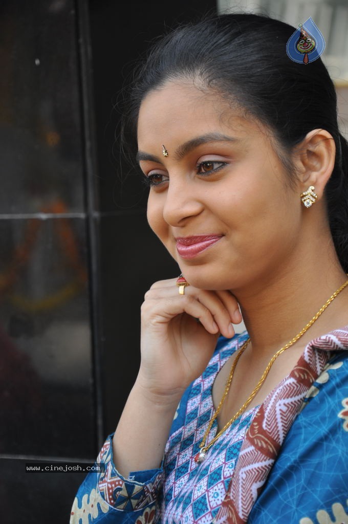 Abhinaya Stills - 9 / 38 photos