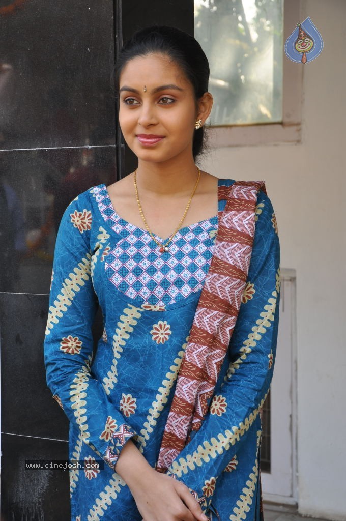 Abhinaya Stills - 38 / 38 photos