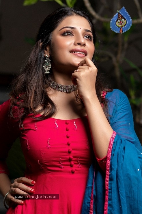 Actress Aathmika Stills - 5 / 5 photos