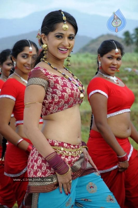 Anushka Spicy Stills - 6 / 32 photos