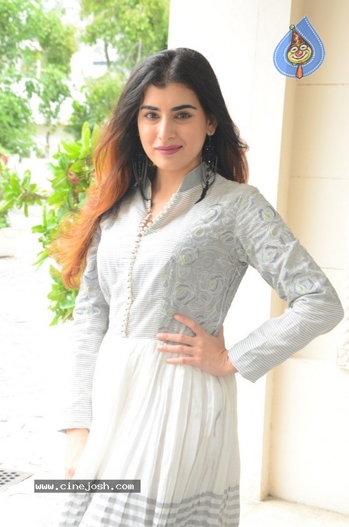 Actress Archana Images - 15 / 21 photos