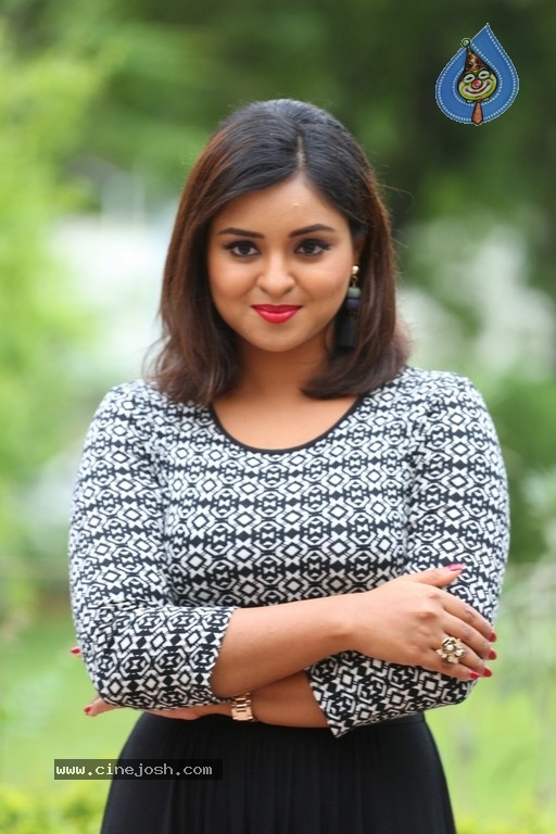 Actress Deepthi Images - 7 / 14 photos