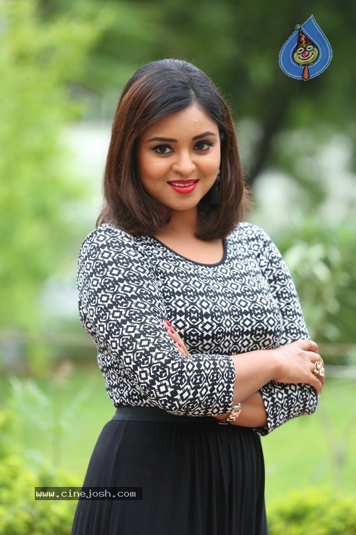 Actress Deepthi Images - 9 / 14 photos