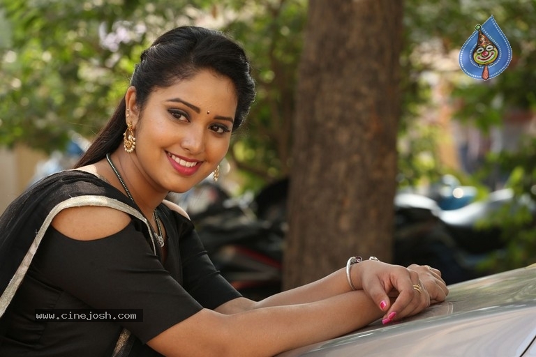 Actress Himansee Chowdary Photos - 14 / 21 photos