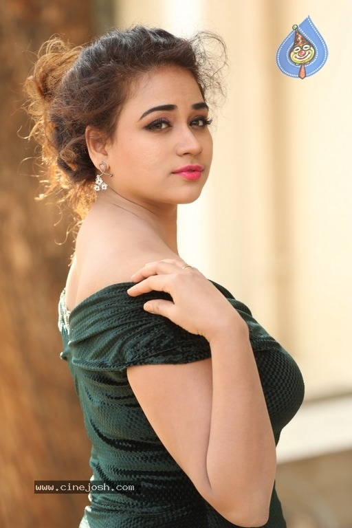 Actress Jayathi Photoshoot - 9 / 21 photos