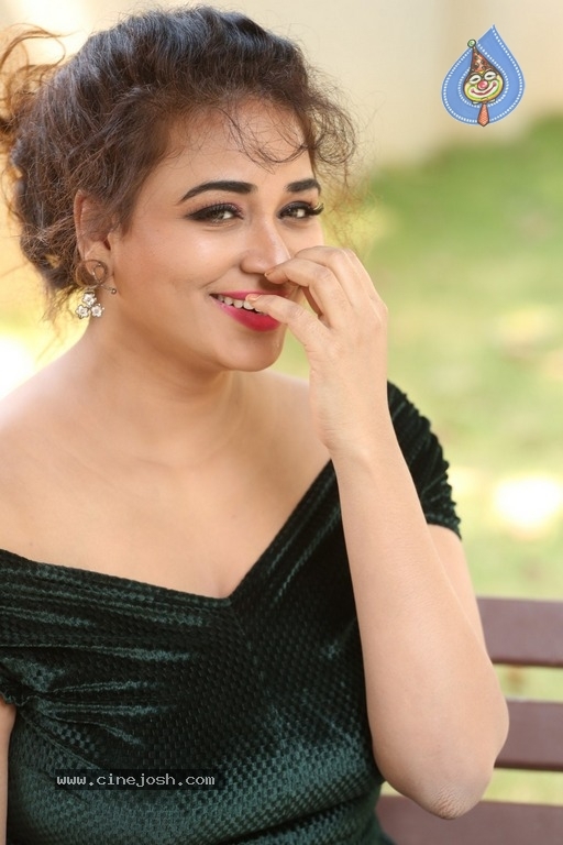 Actress Jayathi Photoshoot - 11 / 21 photos