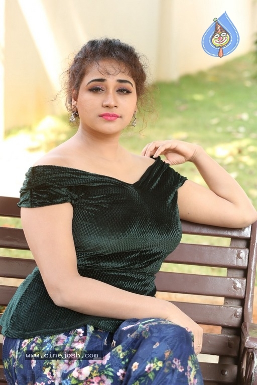 Actress Jayathi Photoshoot - 13 / 21 photos