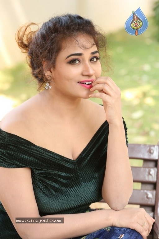 Actress Jayathi Photoshoot - 17 / 21 photos