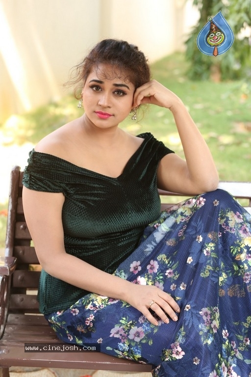 Actress Jayathi Photoshoot - 18 / 21 photos