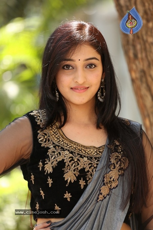 Actress Mouryani Pics - 2 / 21 photos