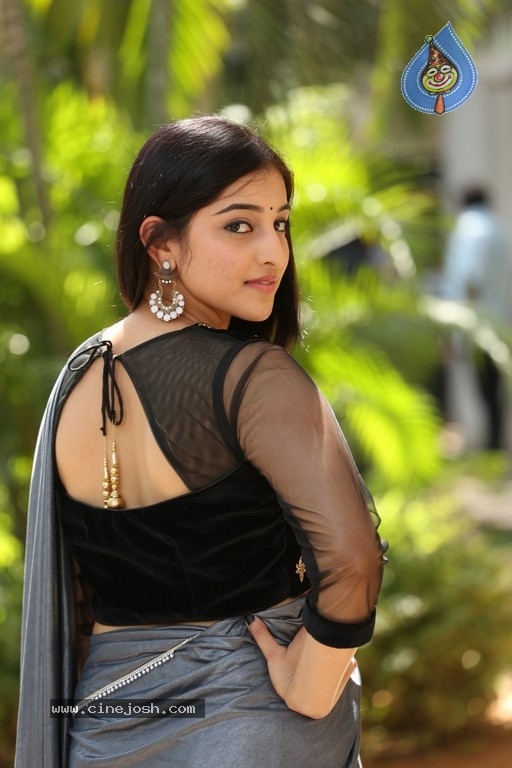 Actress Mouryani Pics - 10 / 21 photos