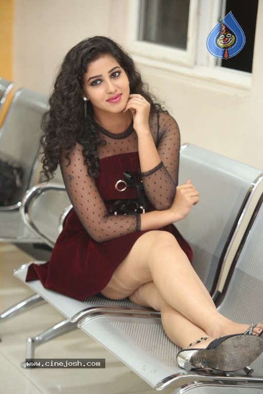 Actress Pavani Images - 39 / 50 photos