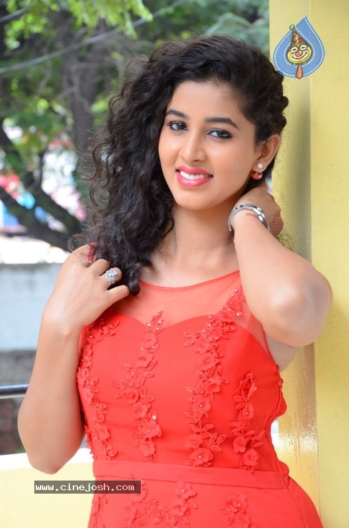 Actress Pavani Photos - 2 / 18 photos