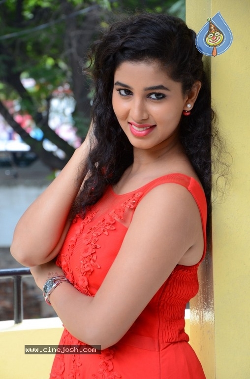 Actress Pavani Photos - 4 / 18 photos