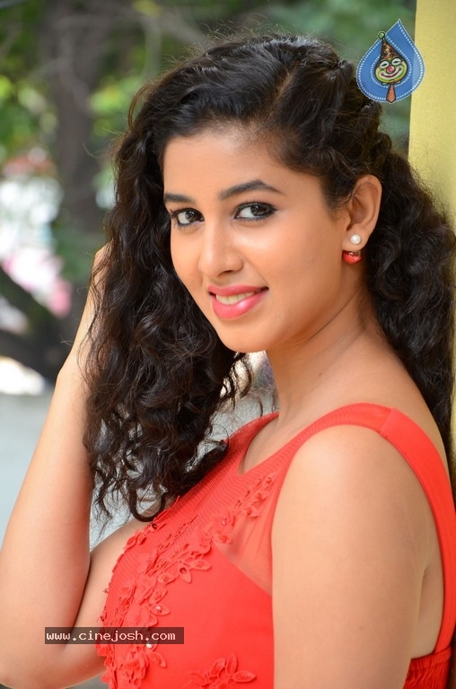 Actress Pavani Photos - 18 / 18 photos