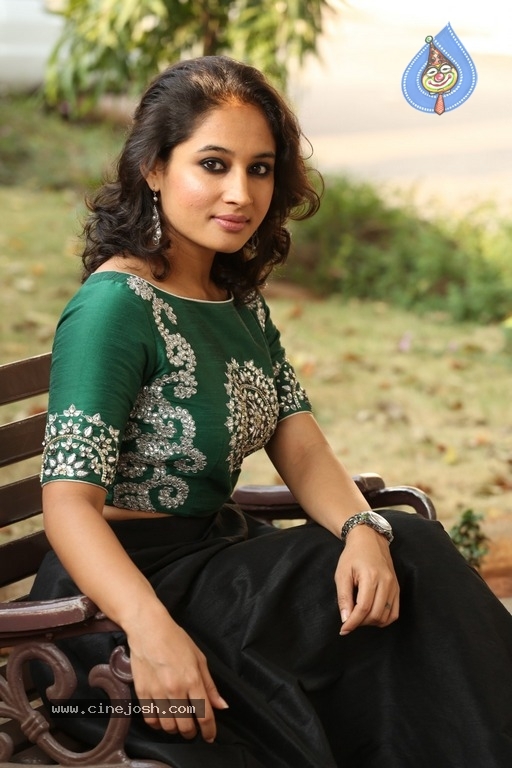 Actress Pooja Ramachandran Photos - 16 / 21 photos