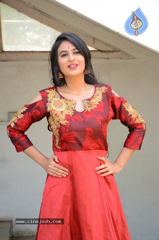 Actress Priya Images - 5 / 9 photos