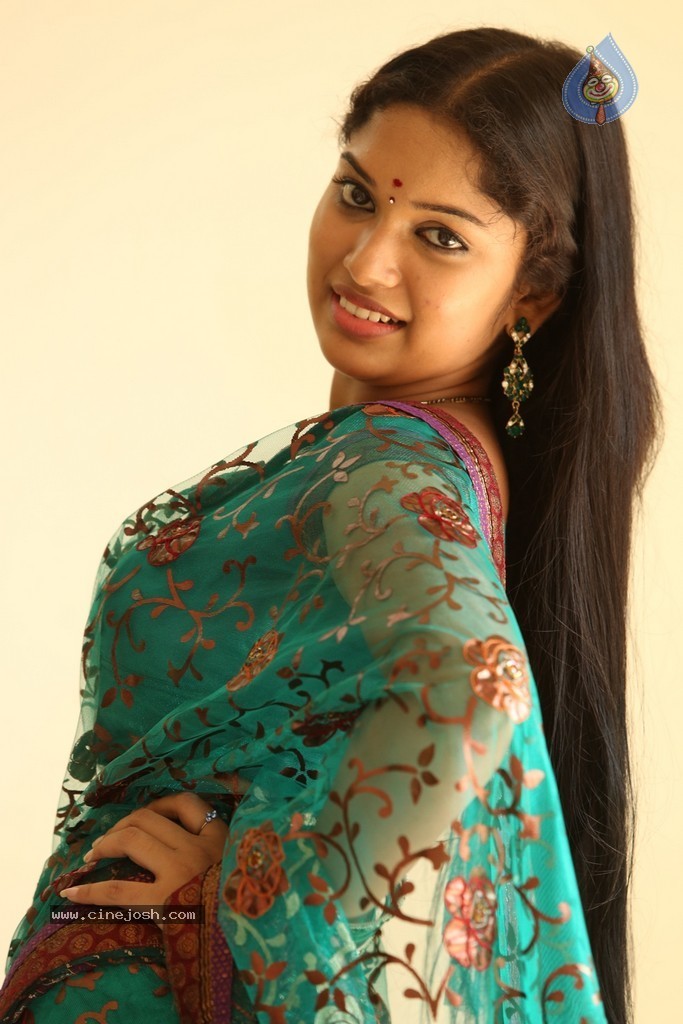 Actress Priyanka Stills - 18 / 39 photos