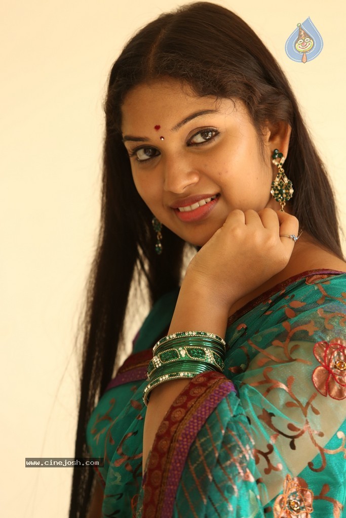 Actress Priyanka Stills - 36 / 39 photos