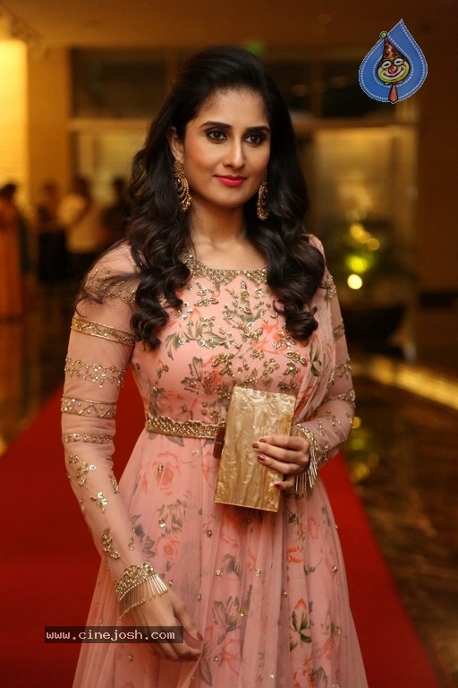 Actress Shamili Photos - 2 / 20 photos