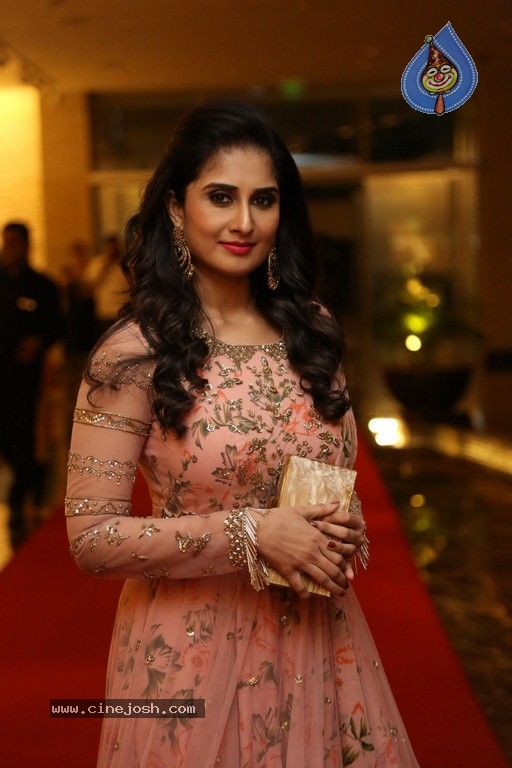 Actress Shamili Photos - 13 / 20 photos